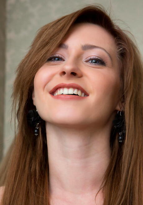 Foxy cutie Janelle B makes some hot foot fetish action 