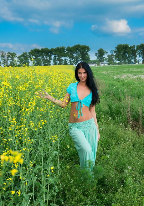 Svelte brunette young Katya Ac likes some hot foot fetish outside